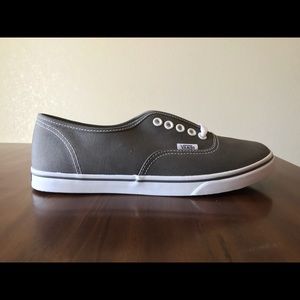 Vans Women’s Authentic Lo Pro